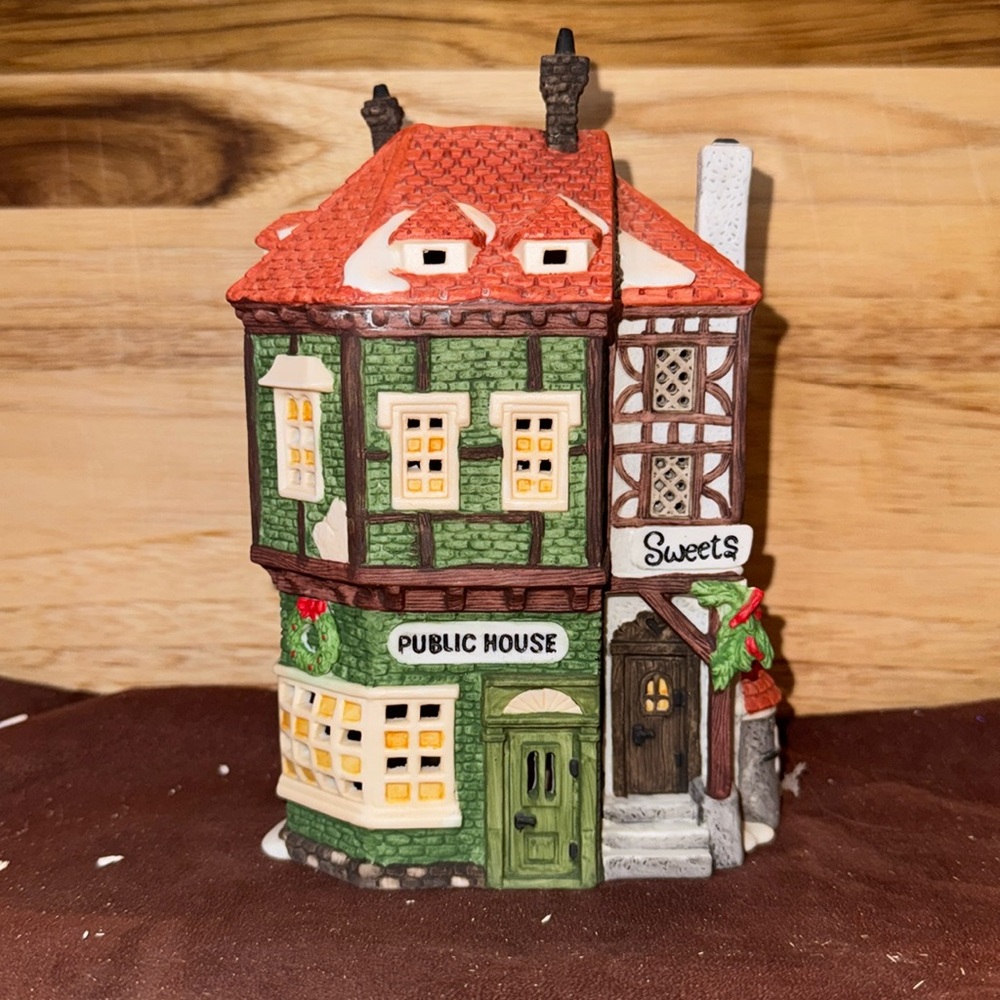 🐈‍⬛ Heritage VillageDickens “Public House” limited edition retired